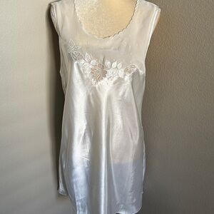 Val Mode vintage  Cream Floral Lace Chemise